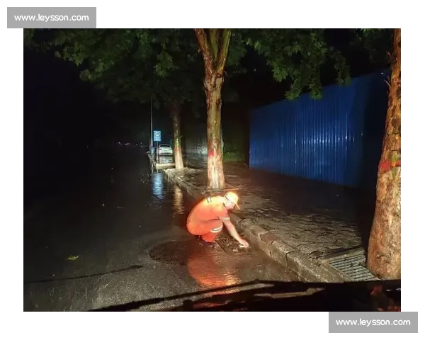 暖心！那些默默付出的体育场守护者，他们的故事值得被记录！