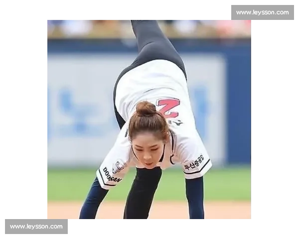 乒乓球台上的“艺术体操”！勾手发球，优雅又致命！